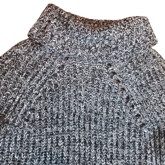Kendall & Kylie Chunky Crowl Neck Sweater - Picture 5 of 10